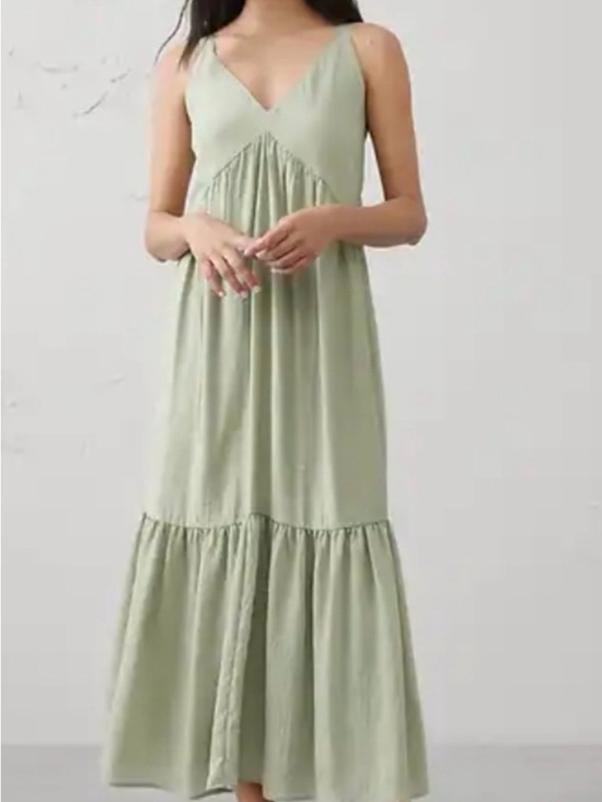 Banana Republic Dresses & Skirts - Banana Republic Sage V-Neck Tiered Maxi Dress